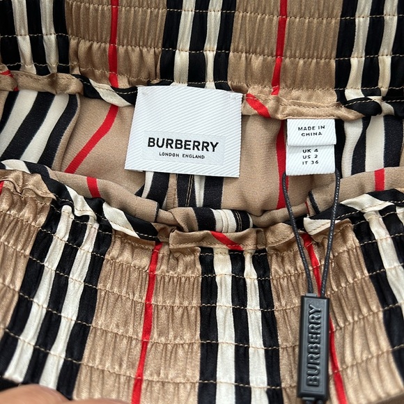 Burberry women short new with tag - Picture 4 of 7